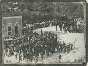 La comitiva en la Plaza de la Cibeles de Madrid