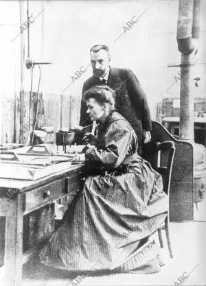 scubrimiento Del [[Radium]] por María y Pierre Curie: en la imagen ambos en su...