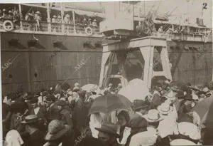 Llegada del León XIII al puerto de Vigo