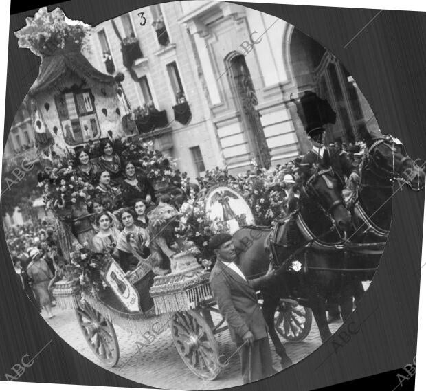 Una carroza durante las fiestas de carnaval a principios del siglo XX