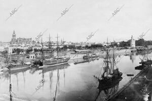 Vista de la ciudad y del río Guadalquivir desde el barrio de Triana