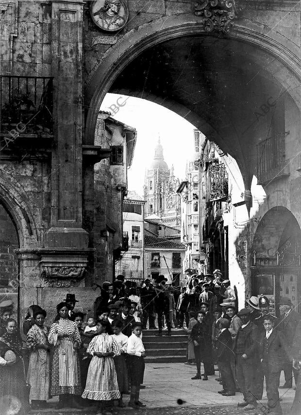 la plaza mayor en una imagen de Principios del siglo Xx