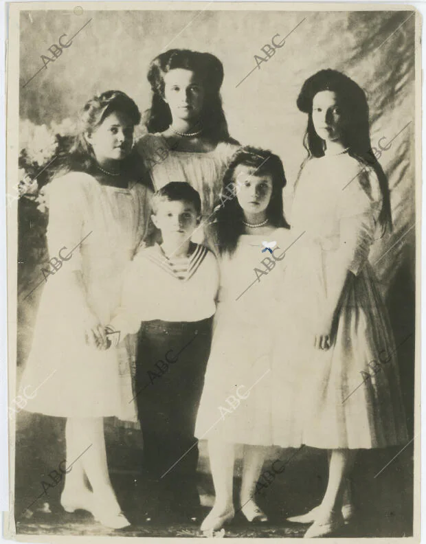 Olga, Tatiana, María, Anastasia (X), Alekséi