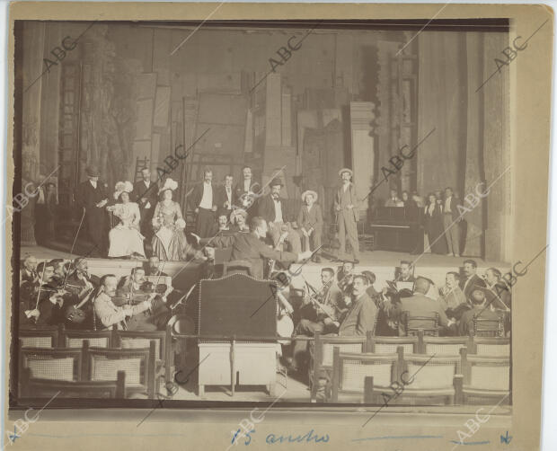 Ensayo de la obra «¡Qué tres pies para un banco!», obra con letra de los...