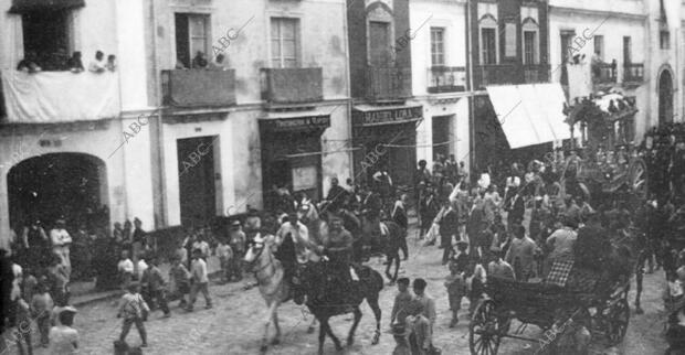 En la imagen, la hermandad trianera por la calle San Jorge