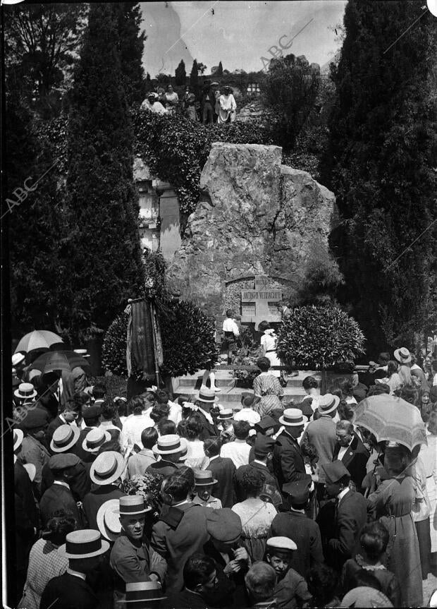 Imagen de un temprano homenaje a Jacinto Verdaguer tras su muerte
