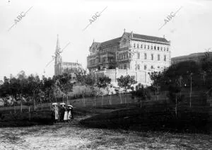 Vista general del palacio de los Marqueses de Comillas (Cantabria)