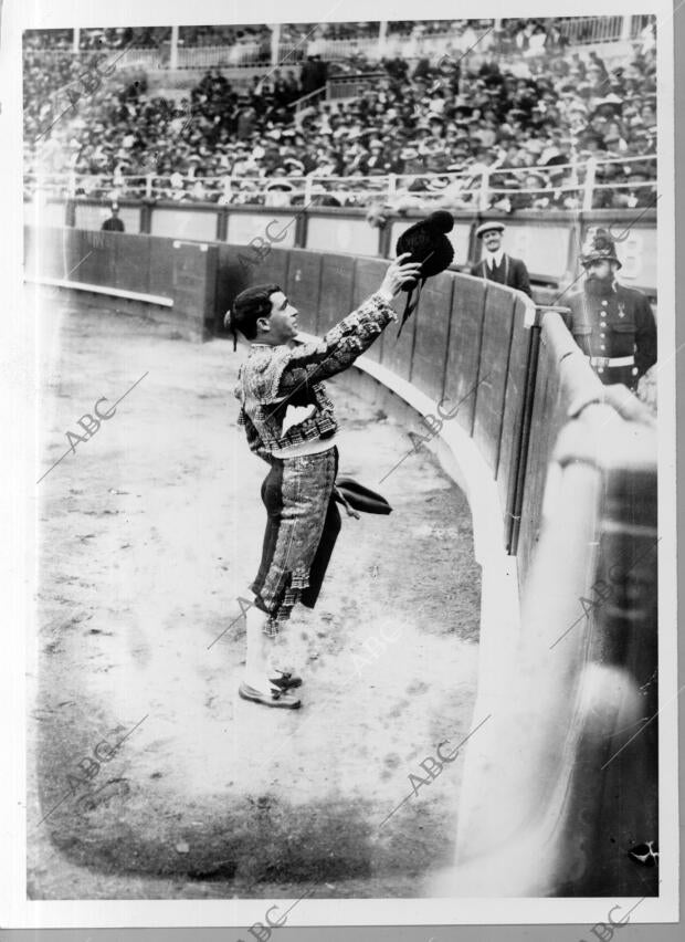 Machaquito Brindando un Toro