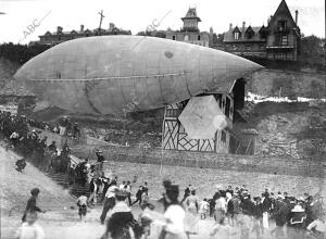 Pruebas de un globo aerostático en la localidad Francesa de Trouville sur Mer