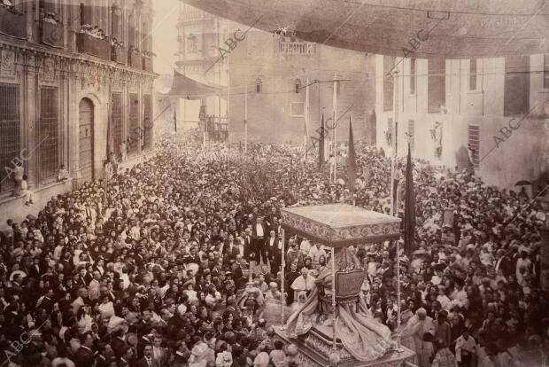 La procesión de la Virgen de los Reyes, celebrada en la mañana del martes