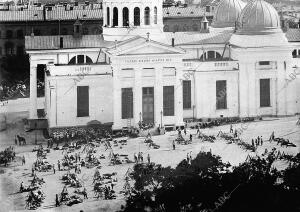 La revolución Rusa - Tropas Rusas Acampadas delante de la catedral de Odesa...