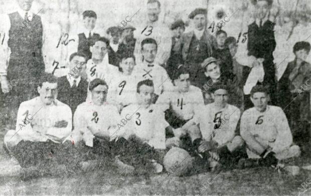 Retrato conjunto del equipo de fútbol Sevilla Balompié