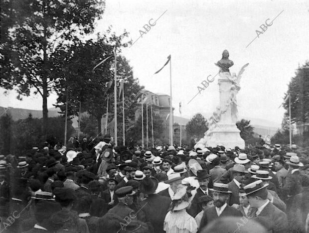 Inauguración del monumento A la viuda de Epalza - el Publico Escuchando el...