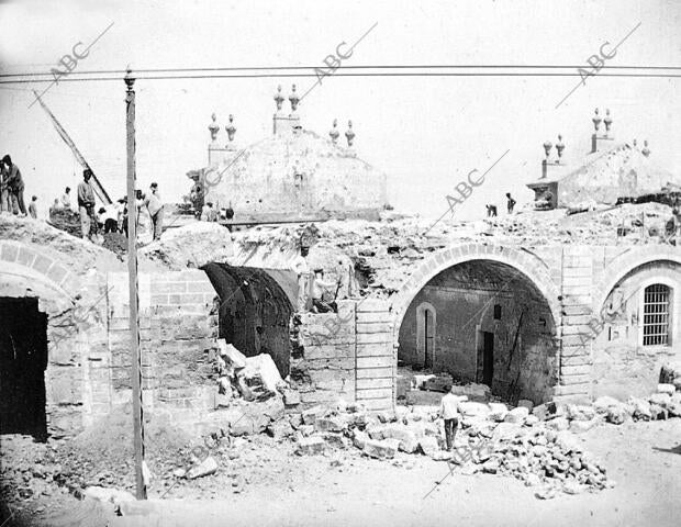 Las Murallas de Cádiz - derribo de las Puertas de entrada A la Ciudad