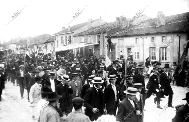 conmemoración de la batalla de Mans la Tour - las Delegaciones Patrióticas con...