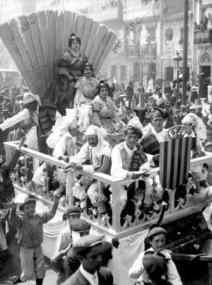 Coruña. Cabalgata Alegórica. Carroza de Valencia