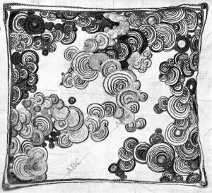 Almohadón de seda Azulina con Arabescos Modernistas Pintados o Bordados en Sedes...