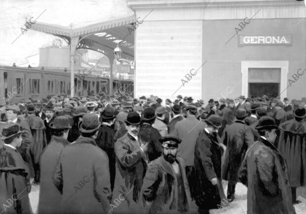 Llegada de los Expedicionarios A Barcelona que Hicieron el viaje en tren...