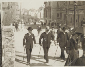 Greville y del Dr. Bankork Paseando por las Calles de Biarritz