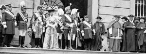 Alfonso Xiii Preside una parada ante la capitanía general de santa cruz de...