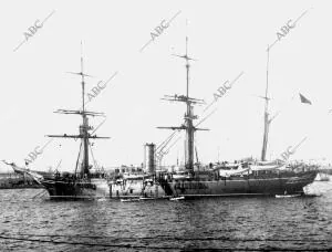 Corbeta-escuela de Guardias Marinas de Italia, que ha fondeado en el puerto de...