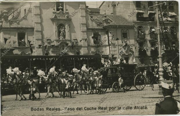 La comitiva a su paso por la calle Alcalá