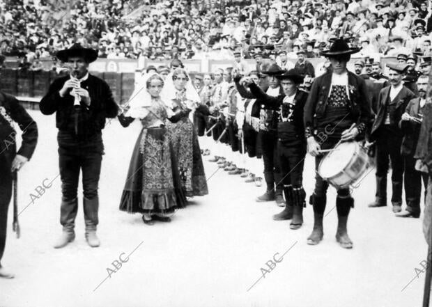 "la Charrada" de Campesinos del campo de Salamanca