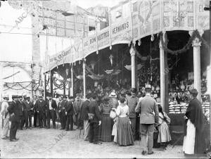 Vista de una quermés en al calle de Atocha