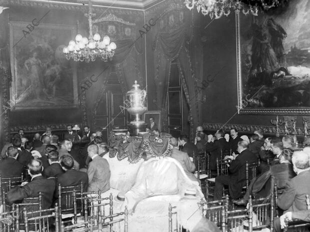 Primera sesión de los Amigos de la Higiene celebrada en el ayuntamiento