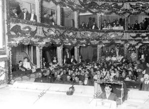 Aspecto del teatro durante la función Benéfica de la gala Celebrada anteanoche