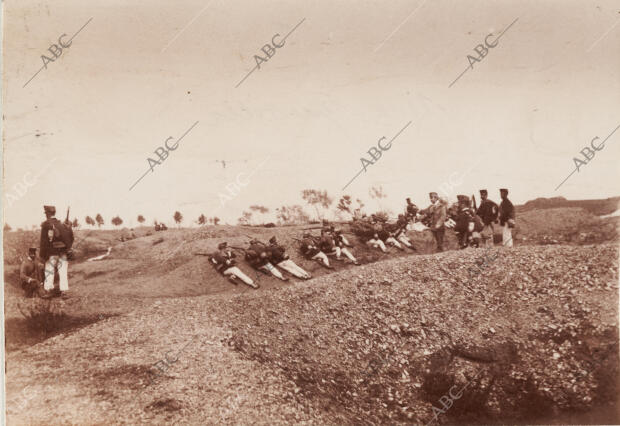 El moro 'Valiente' celebrando una conferencia con el general Álvarez Sotomayor