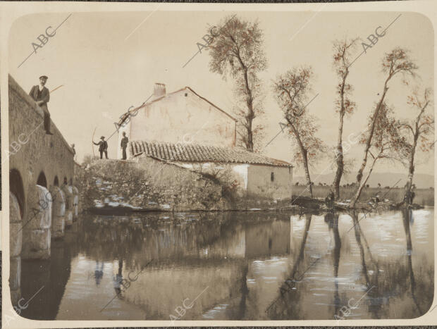 Puente sobre el río Guadiana por el que pasó el Rey Alfonso XIII para ir al...