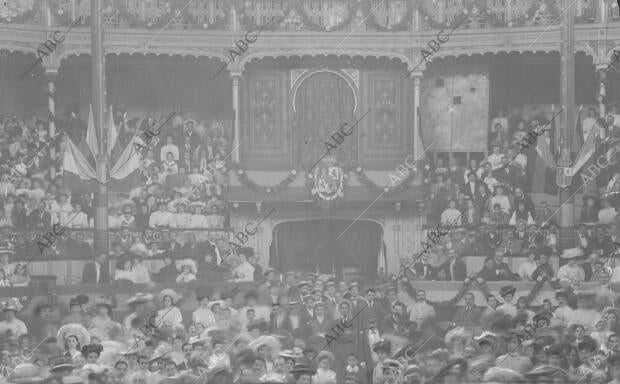 Aspecto de la sala del circo de Parish durante la solemne distribución de...