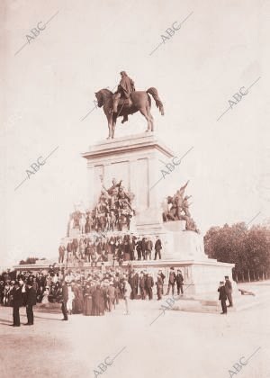 Roma - monumento A Garibaldi el Dia de su Conmemoración - foto Abeniacar