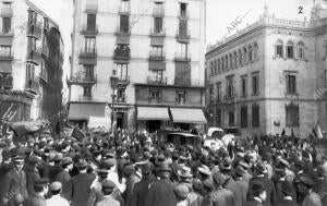 Imponente protesta en la plaza de san Jaime - foto Moragas