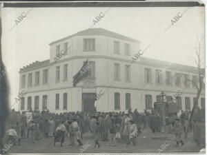 La escuela Reina Victoria, en la calle Maldonado, el día de su inauguración