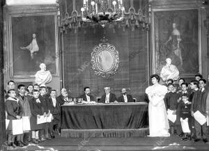 Solemne sesión pública de inauguración de Tareas y distribución de Premios,...