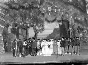 Escena final De" la edad de Hierro" Estrenada recientemente con excelente éxito