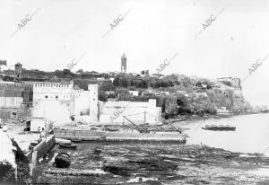 Vista general del muelle y alcazaba