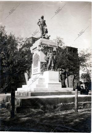 Mariano Benlliure, autor del monumento erigido a Agustina de Aragón en la plaza...