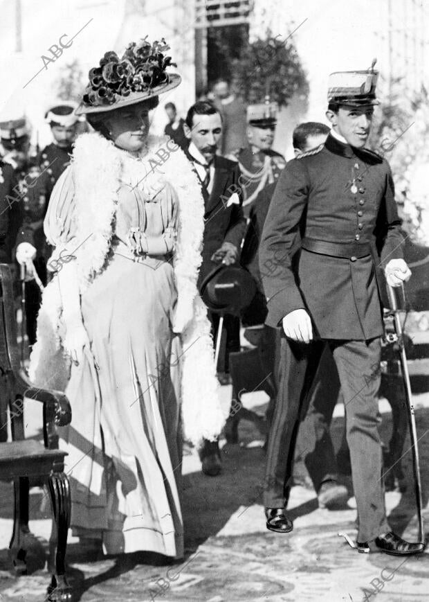 Ss.Mm. los Reyes Alfonso Xiii y victoria Eugenia en Sevilla