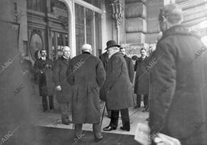 El Rey Eduardo de Inglaterra (X) Entrando en la estación del Quai D'Orsay, para...