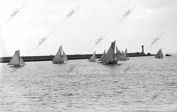 En primer término El "Isle Ii" de la matrícula de Barcelona, que Ganó la copa...