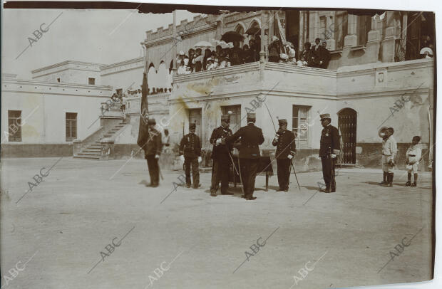 El coronel del Regimiento de Infantería Melilla 59, José Benedicto Gálvez,...