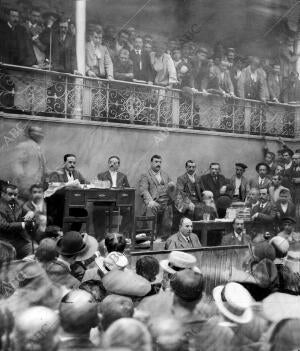 Mesa presidencial del Mítin celebrado ayer en el frontón Central