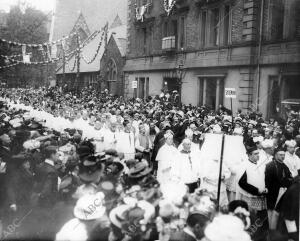 La procesión en las Calles de la capital donde Contemplaron su paso Muchos Miles...