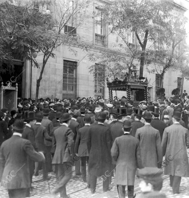 Llegada del féretro A la facultad de Medicina, A donde Fue Trasladado en...