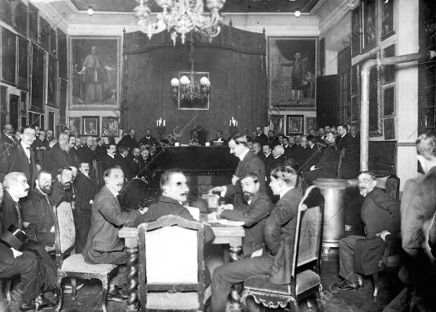 Sesión Celebrada en el salón de Actos de la real sociedad Económica Aragonesa en...
