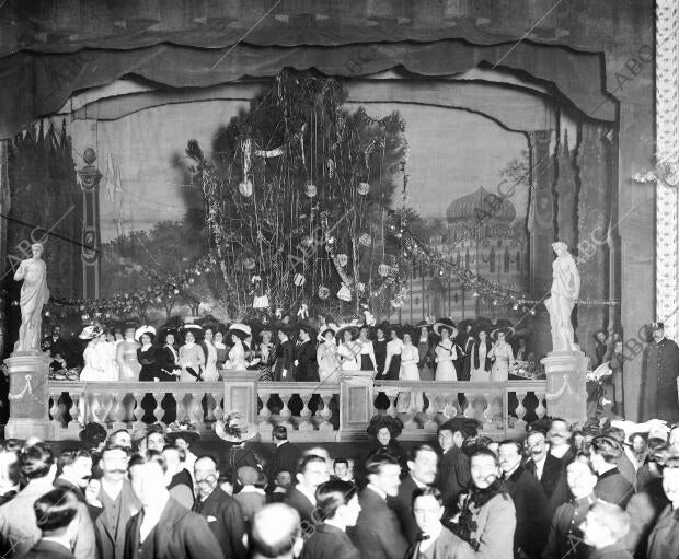 El teatro principal durante la fiesta del árbol de Noel Organizada por la...