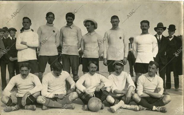 El Fútbol Club Español de Madrid, durante la Copa del Rey celebrada en 1909  - Archivo ABC